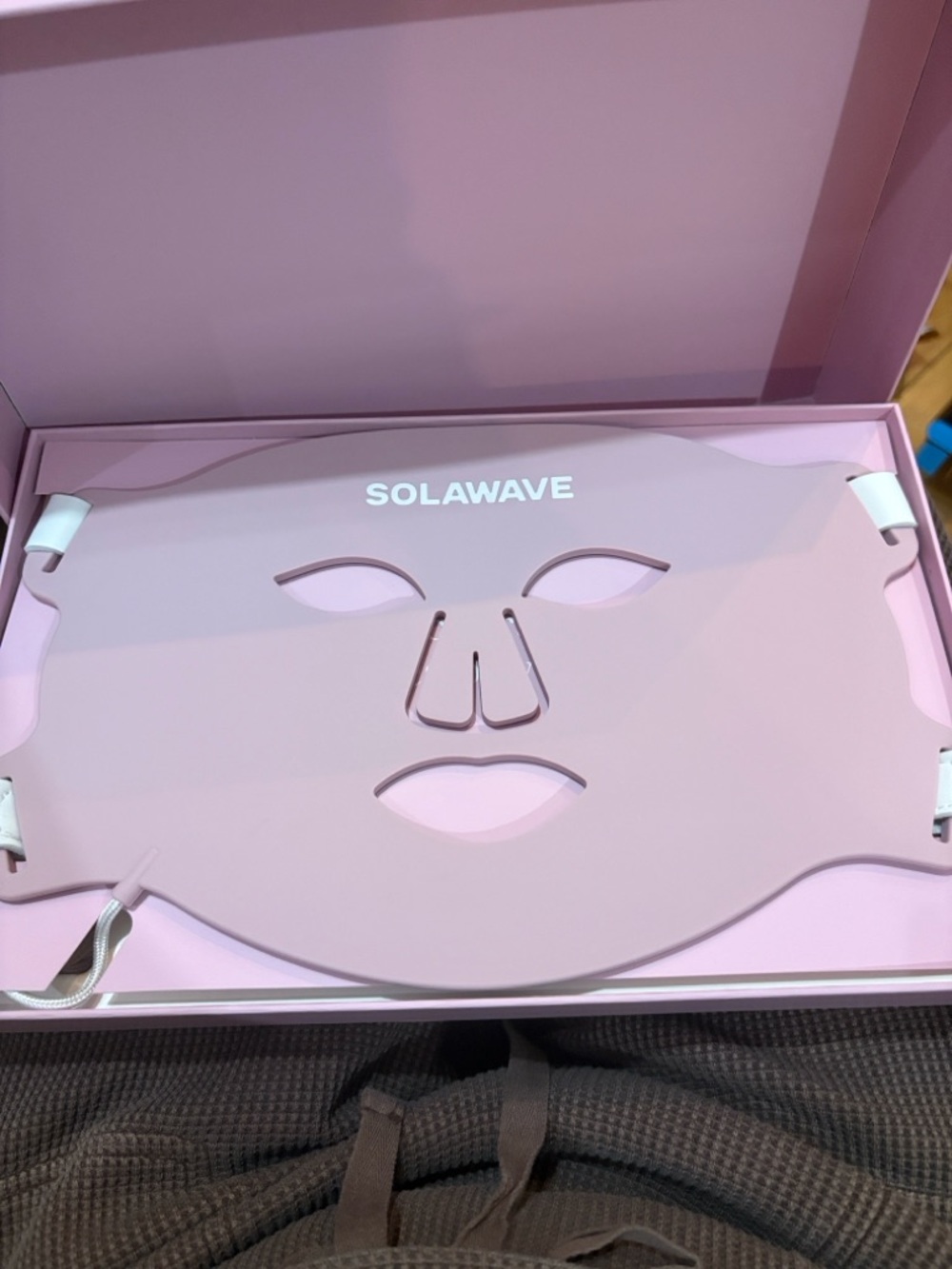 Solawave Pink Wrinkle Retreat Pro Light Therapy Face Mask and Neck piece - Picture 4 of 4